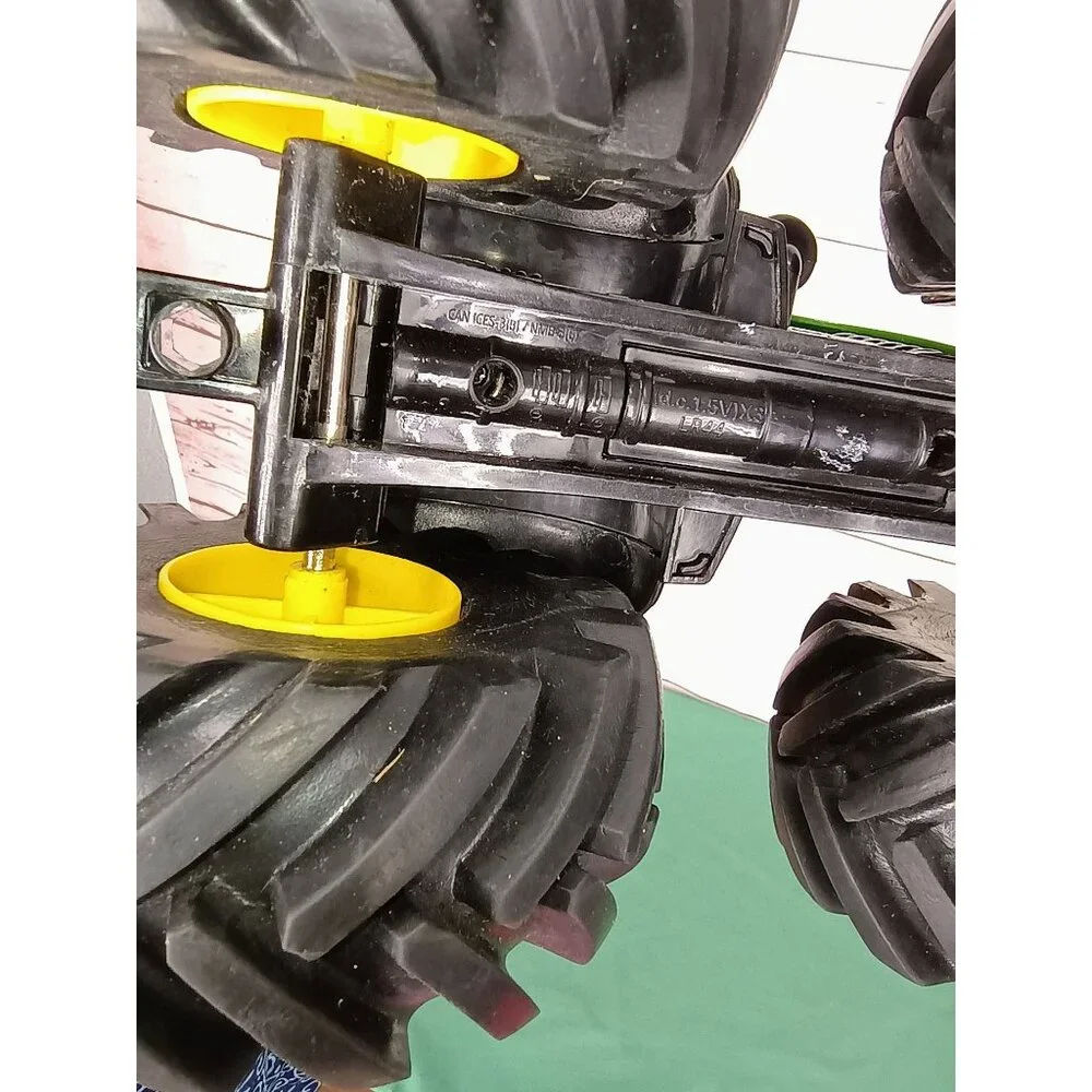 John‎ Deere Tractor Monster Treads With Lights and Sounds